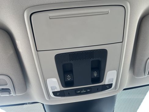 Used 2025 Honda Pilot Elite image 32