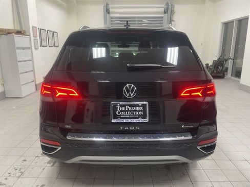 Certified 2023 Volkswagen Taos SE w/ Panoramic Sunroof Package image 3