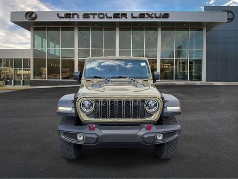 Used 2025 Jeep Wrangler Unlimited Rubicon AWD/4WD image 8