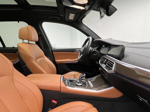 Used 2022 BMW X5 xDrive45e w/ M Sport Package AWD/4WD image 6