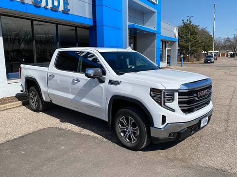 Used 2025 GMC Sierra 1500 SLT image 1