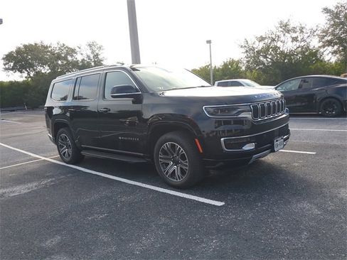 Used 2024 Jeep Wagoneer Series II w/ Flexible Seating Group image 7