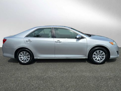 Used 2012 Toyota Camry LE image 2
