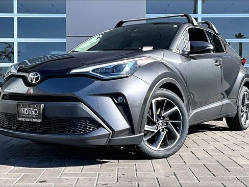 Used 2022 Toyota C-HR XLE image 1