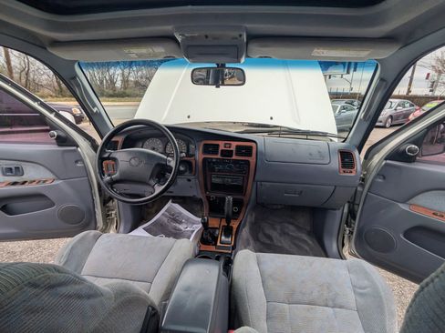 Used 2000 Toyota 4Runner SR5 AWD/4WD image 14