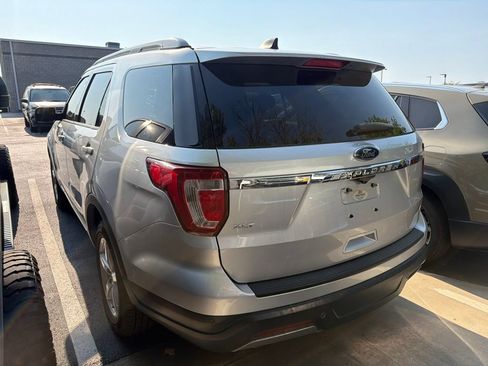 Used 2019 Ford Explorer XLT FWD image 4
