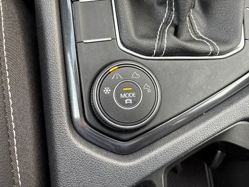 Used 2022 Volkswagen Tiguan SEL R-Line image 17