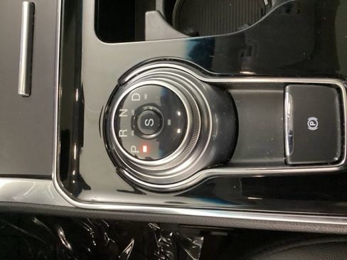 Used 2020 Ford Edge Titanium image 27