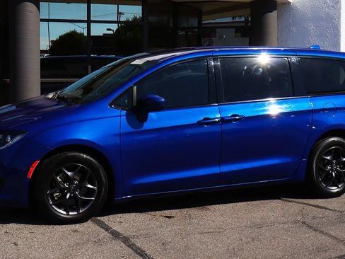 Used 2020 Chrysler Pacifica Touring w/ S Appearance Package FWD image 7