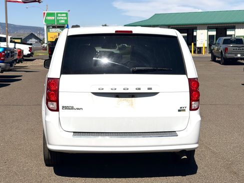 Used 2015 Dodge Grand Caravan SXT FWD image 16