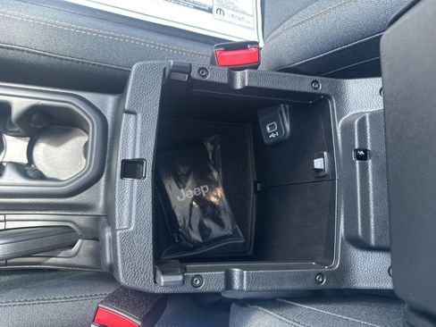 New 2025 Jeep Gladiator Sport AWD/4WD image 16