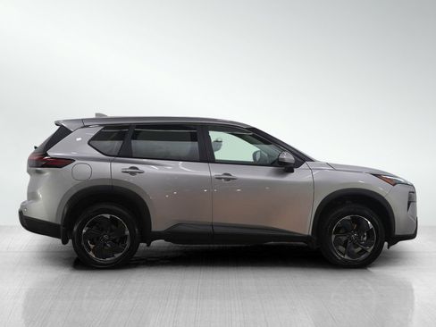 Used 2025 Nissan Rogue SV AWD/4WD image 6