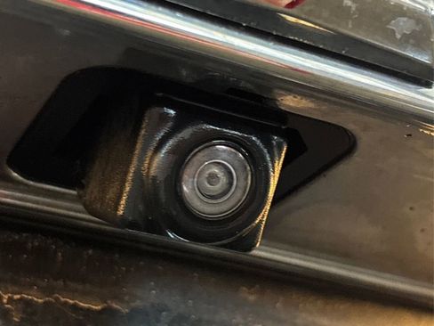 Used 2019 Chevrolet Traverse LT image 16