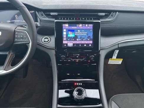 New 2025 Jeep Grand Cherokee Altitude image 17