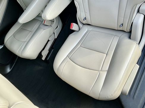 Used 2021 Buick Enclave Essence w/ Sound and Sites Package image 32