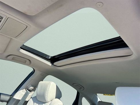 Used 2018 Honda Accord Touring image 25