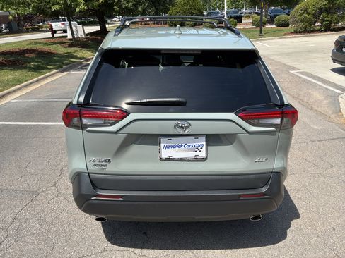 Used 2021 Toyota RAV4 XLE FWD image 9