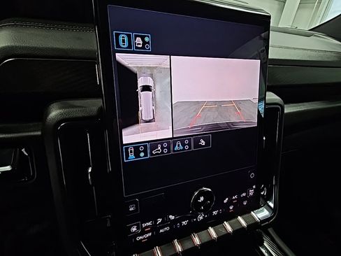 Used 2025 GMC Yukon XL AT4 w/ AT4 Premium Package image 18