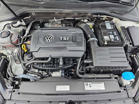 Used 2018 Volkswagen GTI SE w/ SE Leather Package image 2