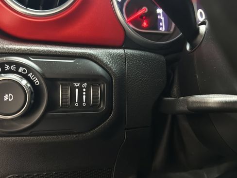 Used 2018 Jeep Wrangler Unlimited Rubicon w/ Dual Top Group AWD/4WD image 36