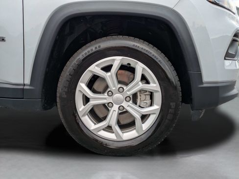 Used 2024 Jeep Compass Latitude AWD/4WD image 30