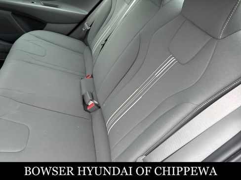 Used 2023 Hyundai Elantra SEL w/ Convenience Package FWD image 10