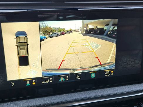 Used 2022 GMC Sierra 1500 AT4 w/ Technology Package AWD/4WD image 24