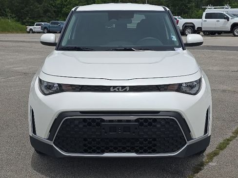 Used 2025 Kia Soul LX w/ LX Technology Package FWD image 8