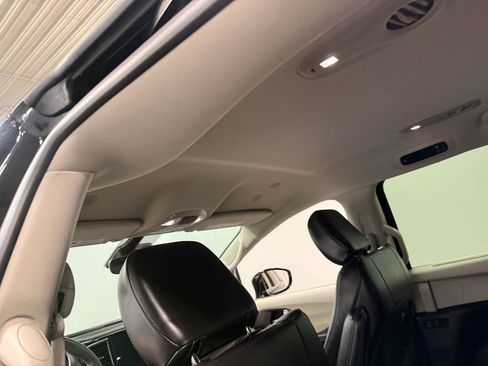 Used 2024 Chrysler Pacifica Touring-L image 52