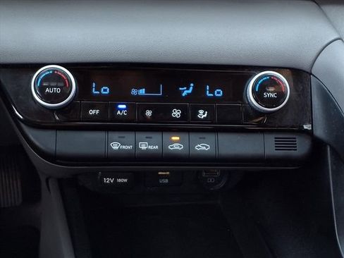 Used 2023 Hyundai Elantra SEL w/ Winter Weather Package FWD image 13