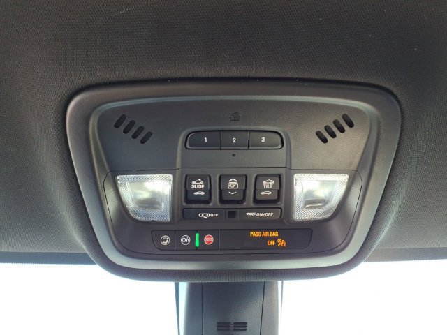 Used 2023 Chevrolet Traverse Premier AWD/4WD image 21