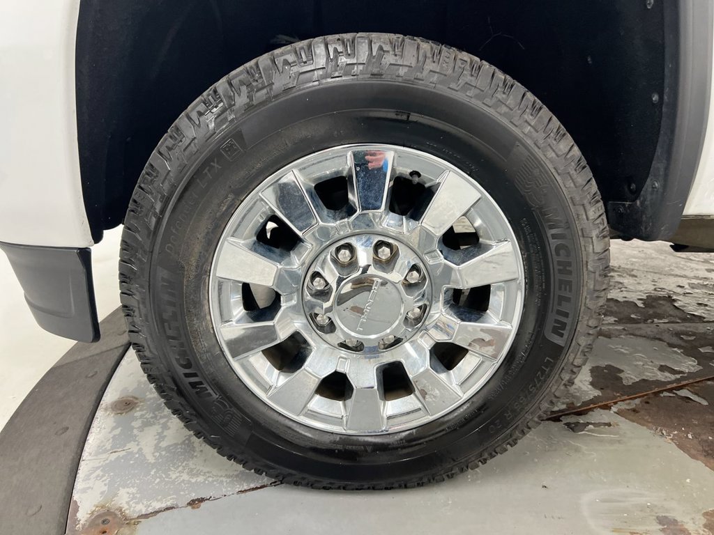 Used 2017 GMC Sierra 2500 Denali w/ Suspension Package, Off-Road AWD/4WD image 28