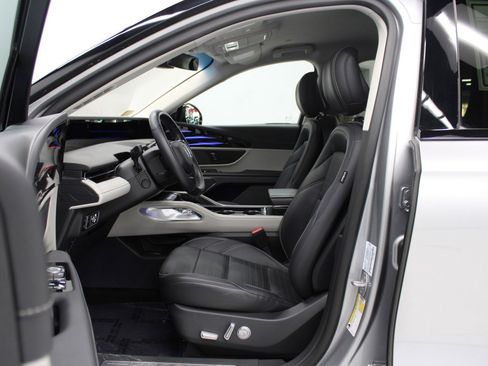 Used 2024 Lincoln Nautilus Reserve image 14