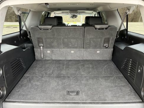 Used 2018 Chevrolet Suburban LT image 27
