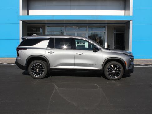 New 2026 Chevrolet Traverse LT w/ Sun and Wheel Package image 3