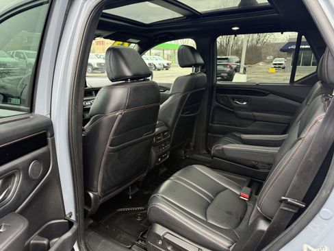 Used 2023 Honda Pilot TrailSport image 7