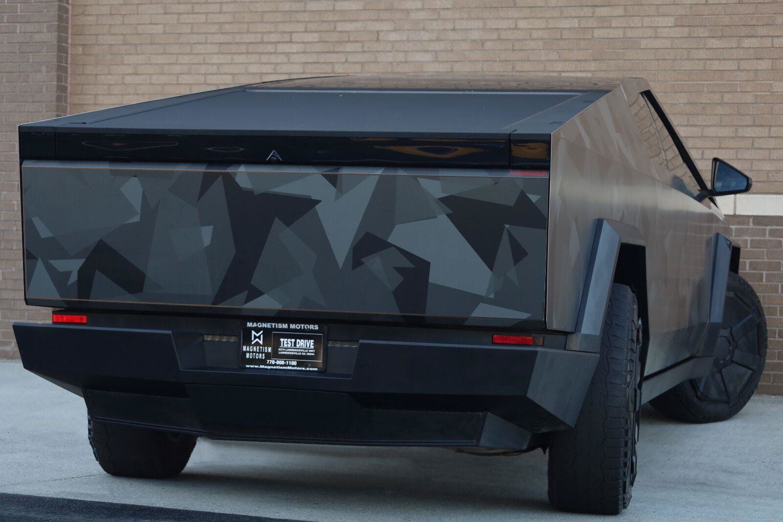 Used 2024 Tesla Cybertruck AWD Crew Cab image 11