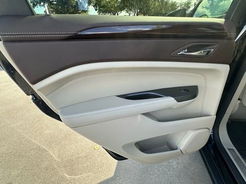 Used 2012 Cadillac SRX Luxury image 28