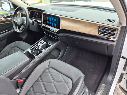 Used 2024 Volkswagen Atlas SE w/ Panoramic Sunroof Package AWD/4WD image 36