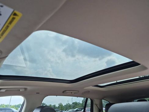 Used 2019 Lincoln MKT AWD image 19