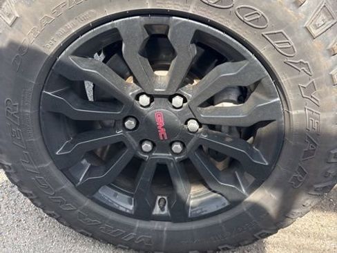 Used 2022 GMC Sierra 1500 AT4X image 9