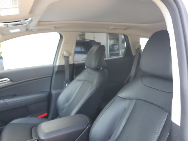 Certified 2026 Kia Sportage EX w/ EX Panorama Roof Package FWD image 18