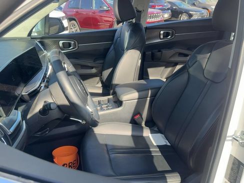 Used 2025 Kia Sorento EX w/ EX Panoramic Sunroof Package FWD image 11