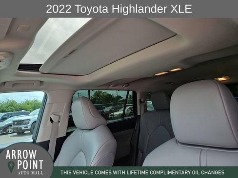 Used 2022 Toyota Highlander XLE FWD image 22