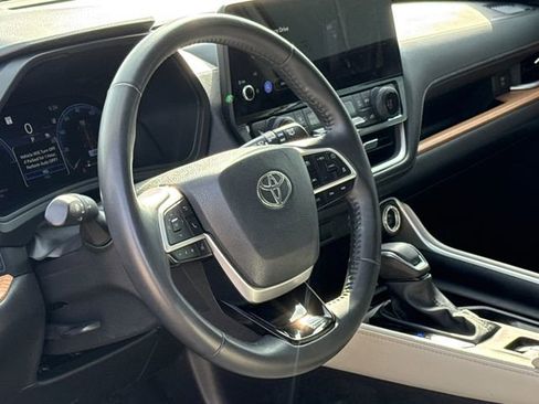 Used 2024 Toyota Grand Highlander AWD Hybrid image 20