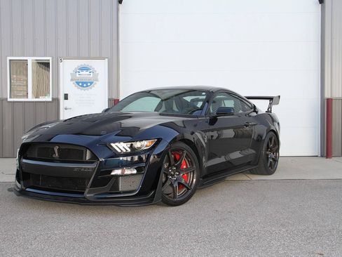 Used 2021 Ford Mustang Shelby GT500 w/ Carbon Fiber Track Pack RWD image 1