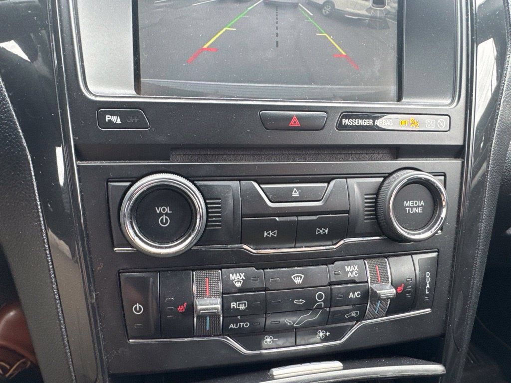 Used 2018 Ford Explorer XLT w/ Equipment Group 202A AWD/4WD image 20