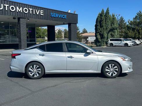 Used 2019 Nissan Altima 2.5 S FWD image 2