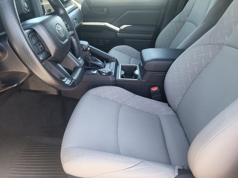 Certified 2025 Toyota Tacoma SR5 AWD/4WD image 10