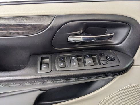 Used 2019 Dodge Grand Caravan SE FWD image 15